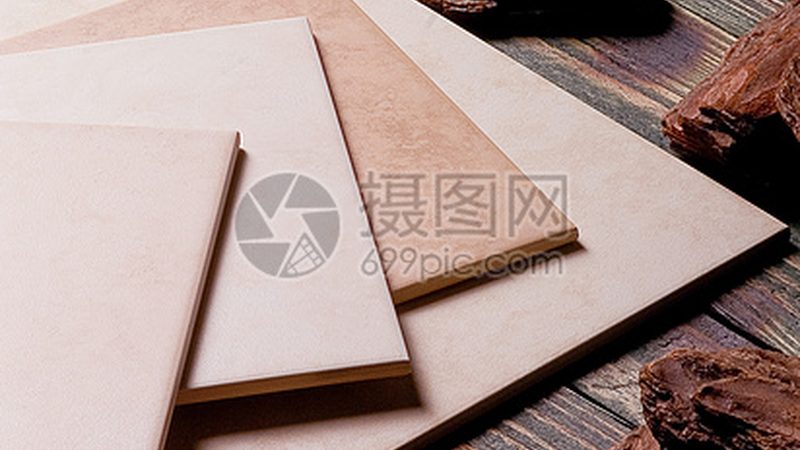 木纹砖：如何选择合适的厂家与批发整箱发货**